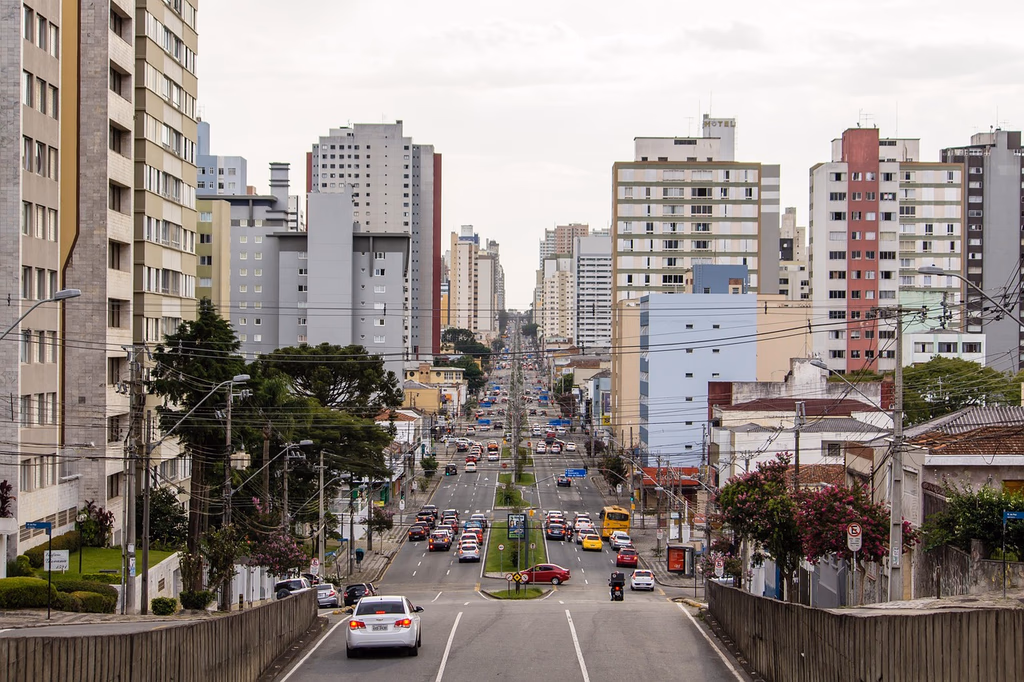 Cinco endereços para comer no Bigorrilho e no Mercês, em Curitiba, com a história de cada casa, endereço e funcionamento.